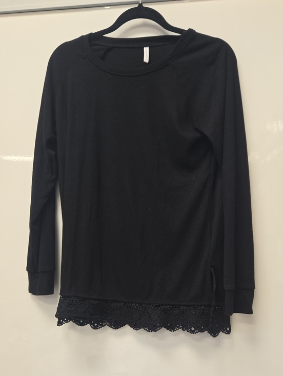 taohuadao Tops - Women's Black Long Sleeve Lace Hem Tee